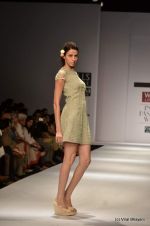 Model walk the ramp for Manish Gupta Show at Wills Lifestyle India Fashion Week 2012 day 3 on 8th Oct 2012 (10).JPG